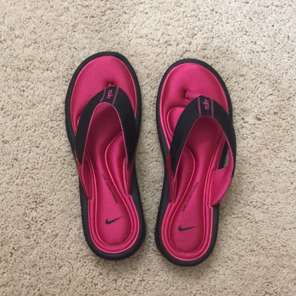 Nike comfort foot flip flops